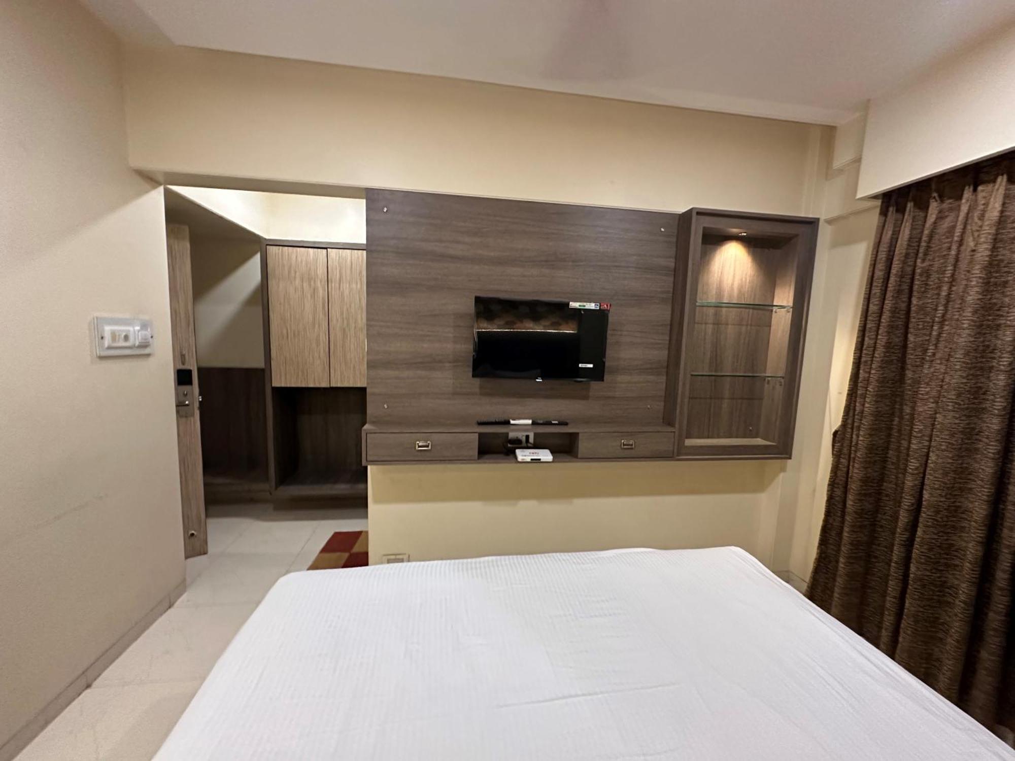 Srikrishna Paradise Hotel Thane Navi Mumbai Exterior photo